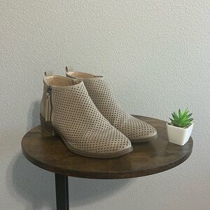 Time & Tru Tan Ankle Booties, size 10